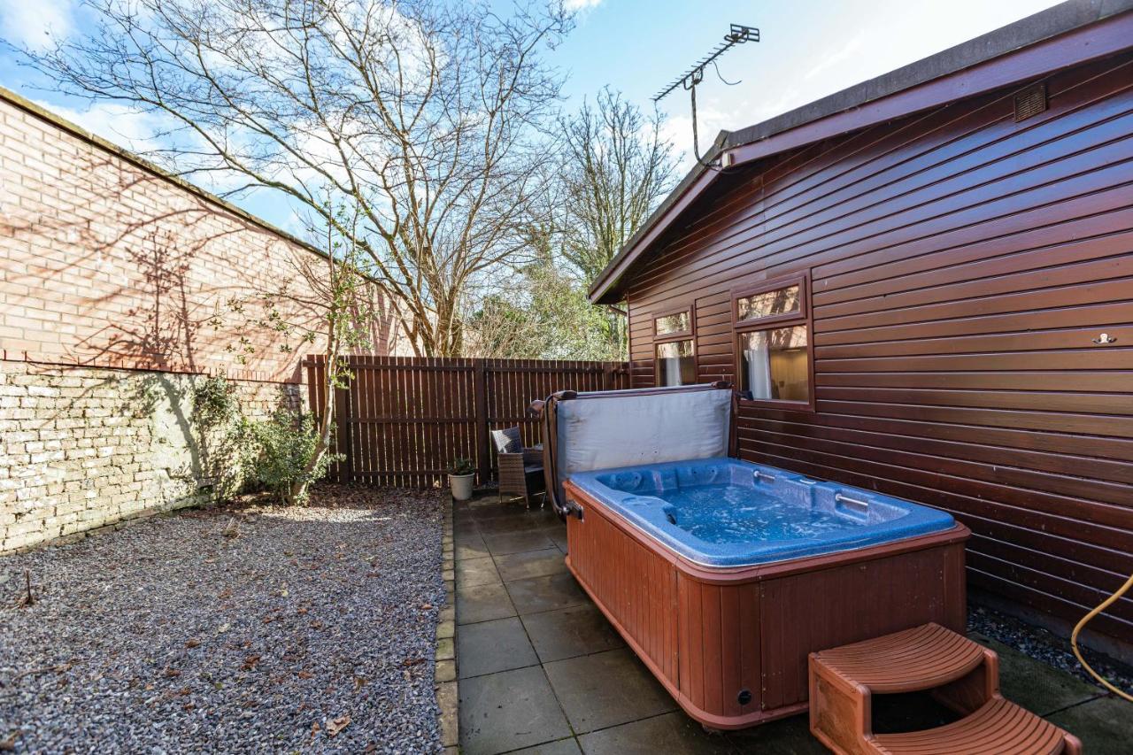 Bluebell Lodge 24 With Hot Tub Newton Stewart Exterior foto